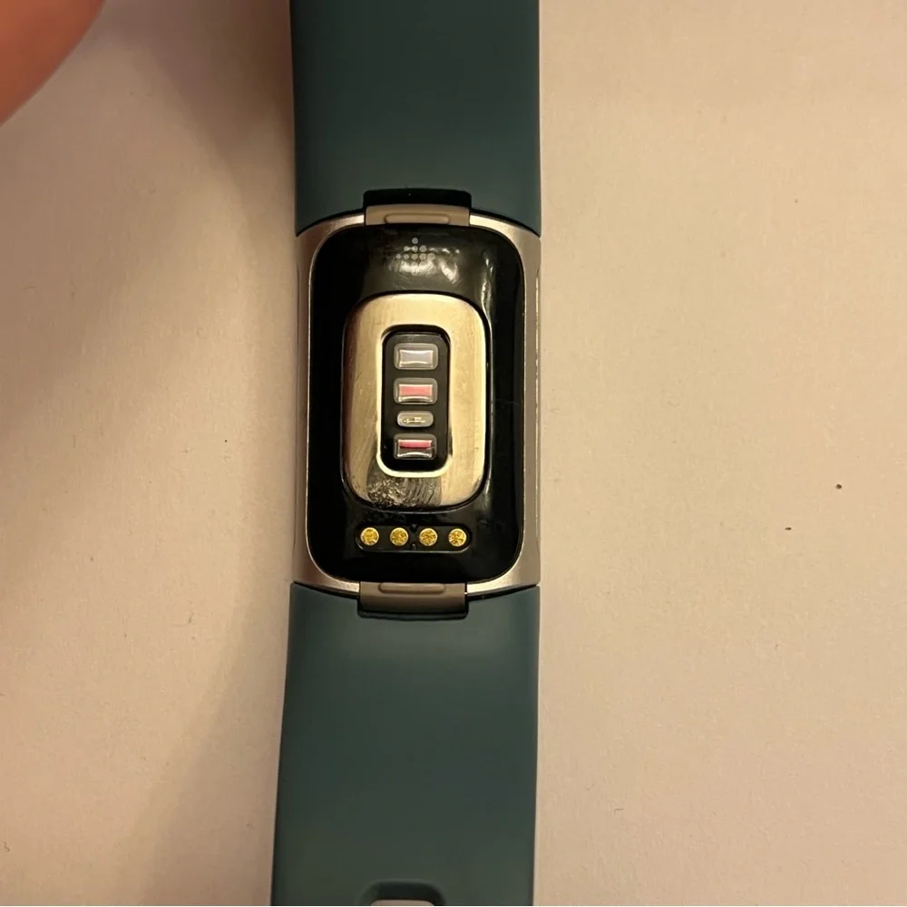 Fitbit charge 5 (tested, Charger included, blue‎ and silver)